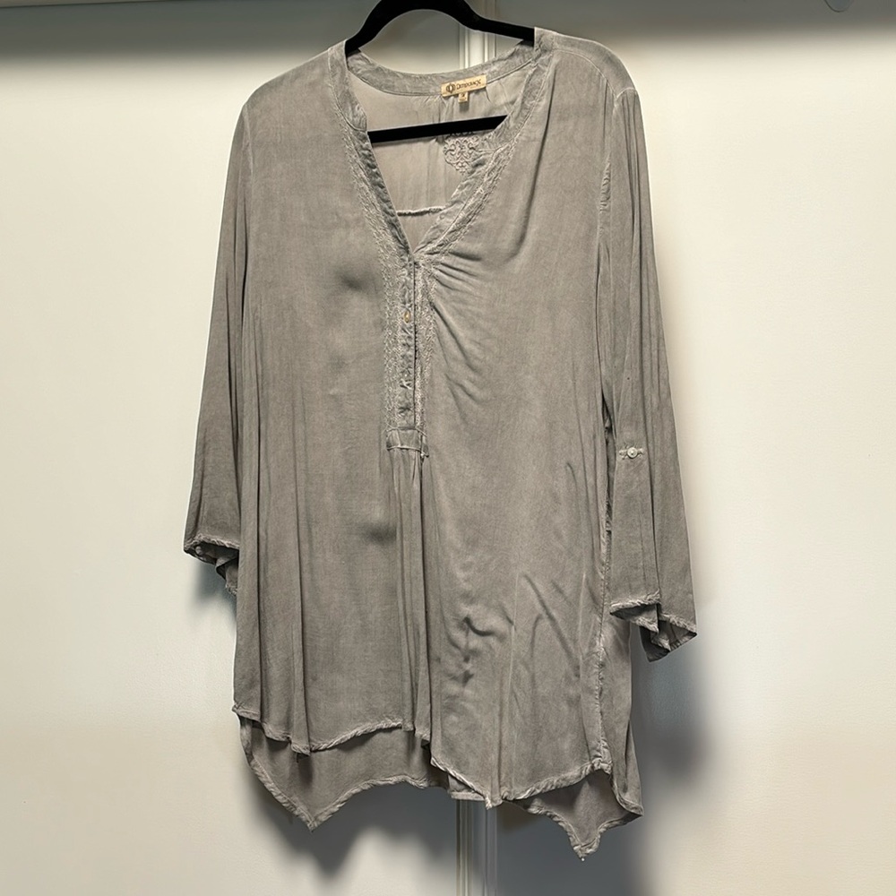 Beautiful Democracy, Silver Gray tunic - M